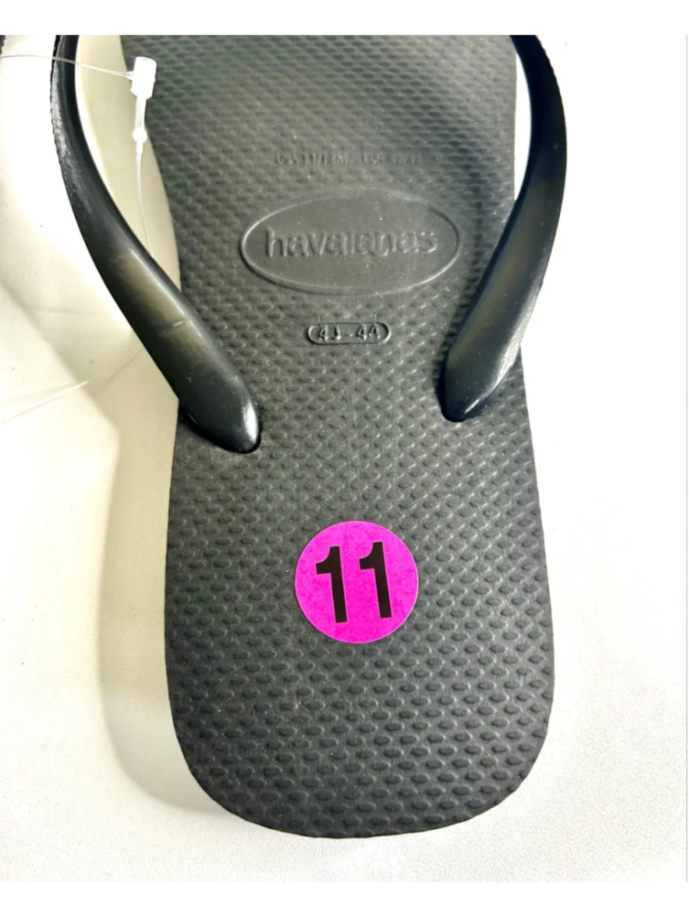 NWT Havaianas Men Slim Black flip flops with a cushioned rubber footbed size 11